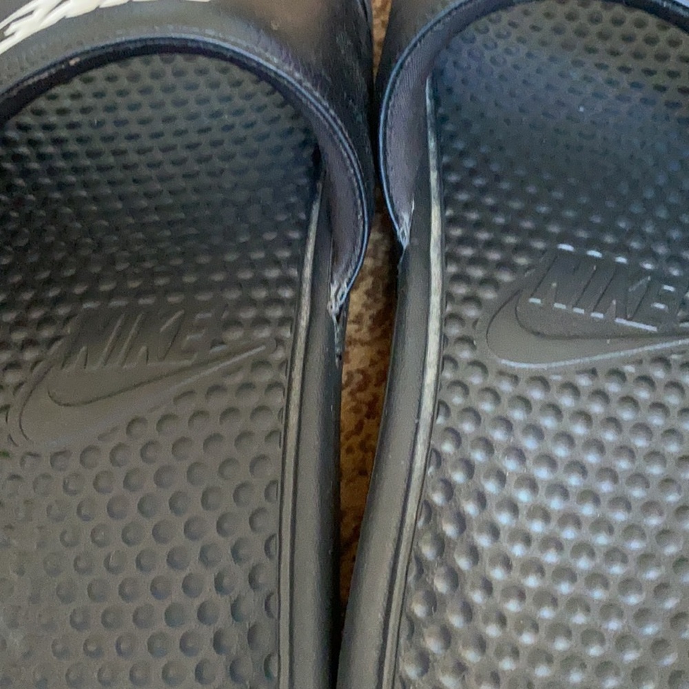 Nike Slides - Picture 3 of 6